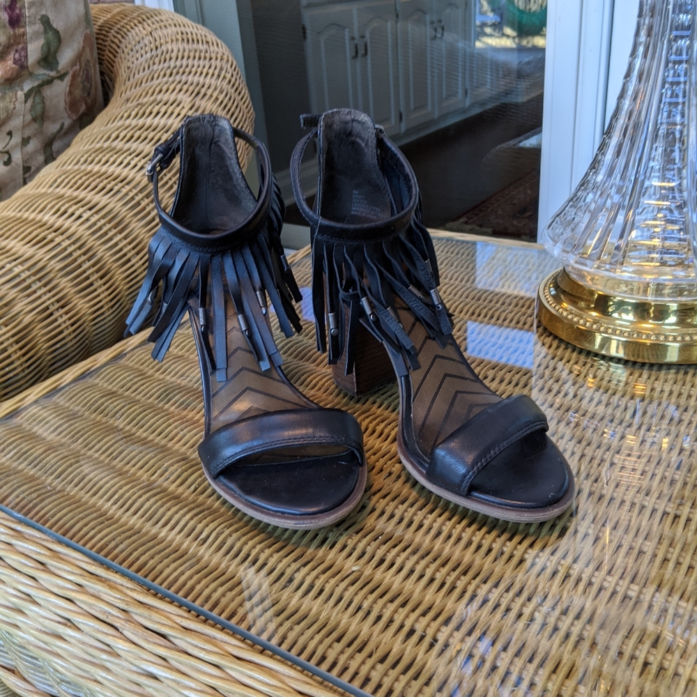 Block heel sandals